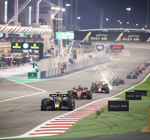 F1'de sezonun ilk yarışı Bahreyn Grand Prix'sini Verstappen kazanmıştı. Sezona büyük umutlarla başlayan Ferrari'nin yetenekli pilotu Leclerc yarış dışı kalarak hayranlarını üzdü.