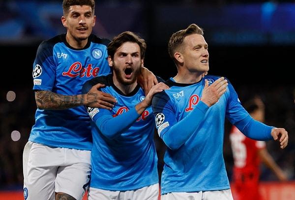 Napoli ise ilk maçta 2-0 yendiği Alman takımı Eintracht Frankfurt karşısında Victor Osimhen'in ilk yarının uzatma dakikalarında ve 53. dakikada attığı goller ile Piotr Zielinski'nin 64. dakikadaki penaltı golüyle 3-0 galip gelerek çeyrek finale adını yazdırdı.