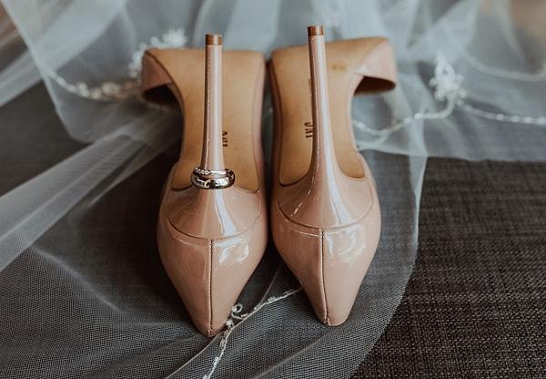 3. Düğün günü ayaklarınızı rahat ettirecek bir ayakkabı seçin.
