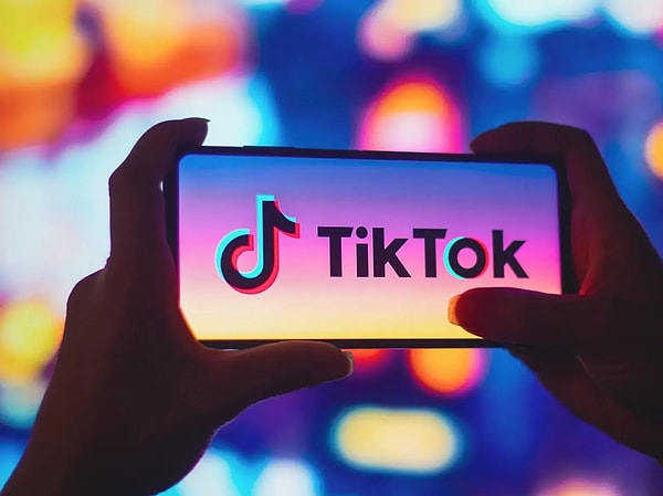 Çinli ByteDance şirketine ait sosyal medya uygulaması TikTok'a bir yasak da İngiltere'den geldi.