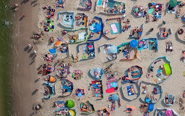 2. Как вы относитесь к большим скоплениям людей?