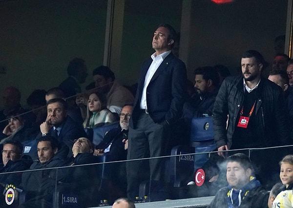 Maçın bitişiyle beraber Fenerbahçe tribünleri Başkan Ali Koç’u ve yönetimini istifaya davet etti.