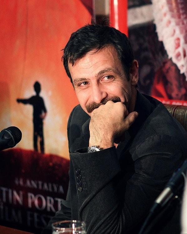 Filmin yönetmen koltuğunda Uluç Bayraktar otururken, senaryosunu ise Mehmet Eroğlu ve Damla Serim kaleme almıştır.