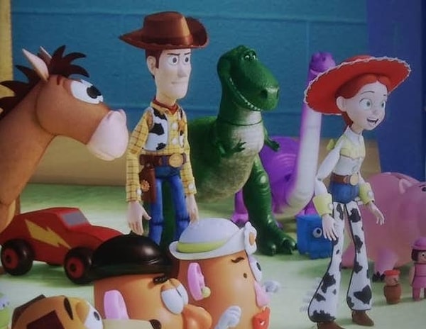 2. Toy Story 3 (2010) filminde Şimşek McQueen'i görebilirsiniz!