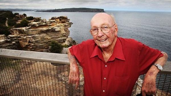 12. Avustralyalı Don Ritchie, yaşadığı yere yakın olan bir intihar bölgesinde tam 180 kişiyi intihar etmekten vazgeçirmişti.