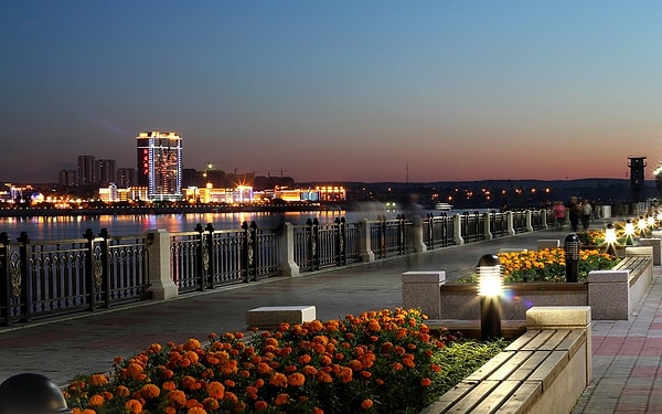 8. Какой город является столицей Амурской области?