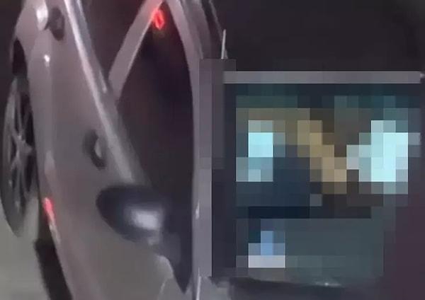 Kimliği belirlenemeyen taksi şoförü ile ön koltuktaki kadın yolcunun etrafta kimsenin olmadığını düşünerek araç içinde cinsel ilişkiye girdiği anlar ise güvenlik kamerası tarafından kaydedildi.