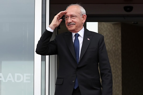 “Kılıçdaroğlu gerçekten de 20 yıl iktidarda olan muhafazakar lider Erdoğan’ı yenebilir. Son anketlerde Kılıçdaroğlu, Erdoğan’ın bir hayli önünde seyrediyor”