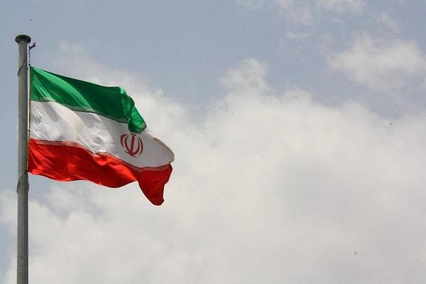 İran bayrağı anlamı