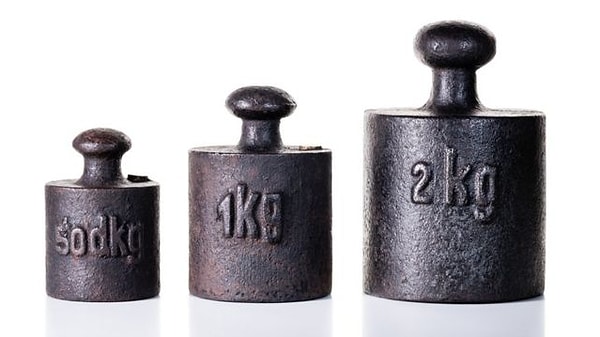 7. Что тяжелее: килограмм ваты или килограмм гвоздей?