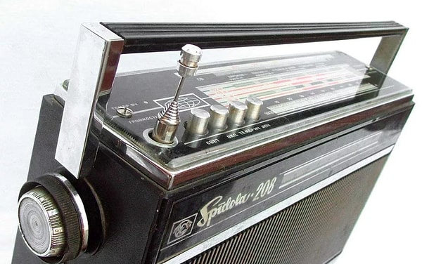 8. Где производили радиоприемник «Спидола»?