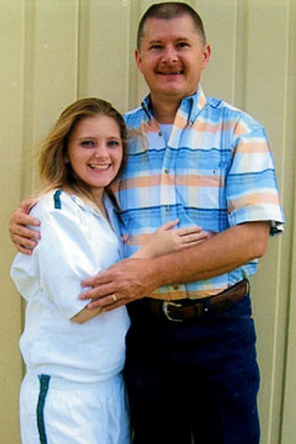 Baba Terry Cafey bu katliamdan sonra bile kızıyla olan ilişkisini kesmedi.
