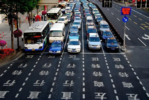 Ciddi sorunların yaşandığı alanlardan biri tabii ki de trafik... 2020 yılındaki resmi sayıma göre ülkede milyonlarca kayıtlı araç bulunuyor.