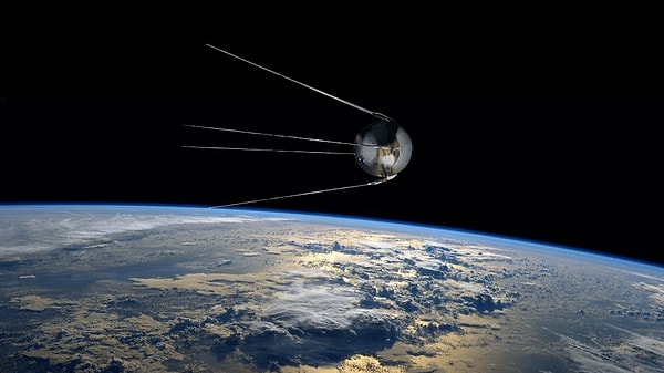 2. "Sputnik uzaydaki insan yapımı ilk nesneydi."