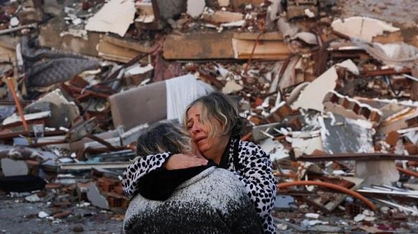 6 Şubat'ta Kahramanmaraş merkezli meydana gelen 7.7 ve 7.6 büyüklüğündeki iki depremde resmi rakamlara göre 50 bin 96 insan hayatını kaybetmişti.
