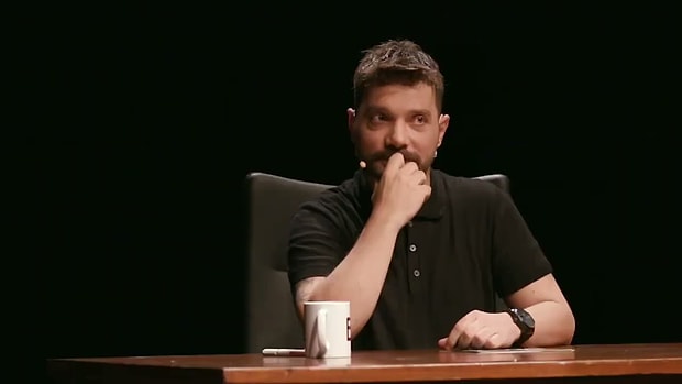 Oğuzhan Uğur Twitter'dan Açıkladı: "Dört Partiden Milletvekilliği Teklifi  Aldım"