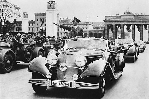 7. 13 Mart 1930 yılında Hitler bir kez daha talihsiz bir olay yaşadı: Kötü bir araba kazası.