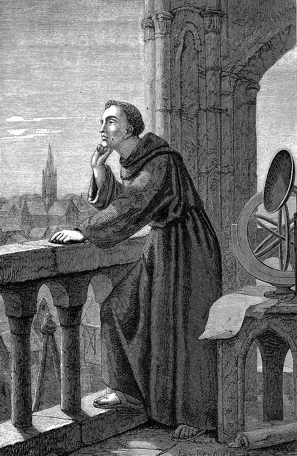 Roger Bacon, eğitimci olmak istediğini bilerek büyüdü. Aristoteles’in eserleri konusunda uzman olduğu, İngiltere’deki Oxford Üniversitesi’nden diploma aldı. 1240'larda Paris Üniversitesi'nde ders vermeye başladı.