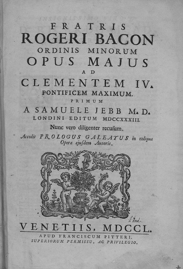 Bacon Papa'ya amacını anlatmak için yedi bölümden oluşan Opus Majus'u yazdı. Kitabın kaybolma ihtimaline karşı iki kopyasını daha yazdı. Kitabı parşömen kağıda yazması bir yıl sürdü.