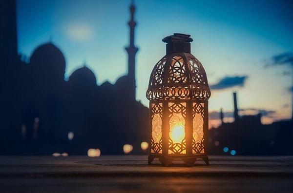 2023 yılı Ramazan ayının ilk orucu 23 Mart Perşembe günü tutulacak. İlk sahur ve ilk teravih ise 22 Mart Çarşamba gecesi eda edilecek.