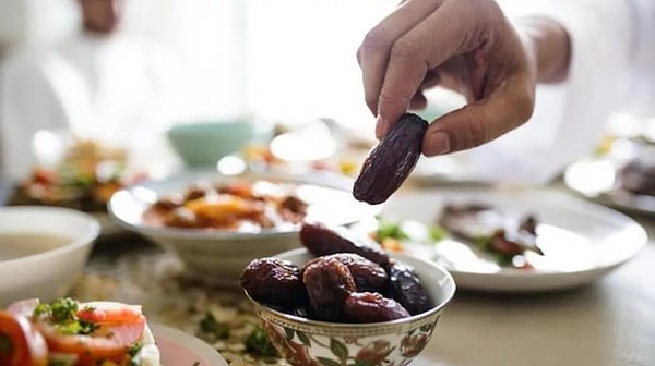 23 Mart Perşembe günü Ramazan ayının ilk orucu tutulacak. Vatandaşlar ise illerin iftar saatlerini araştırmaya başladı.