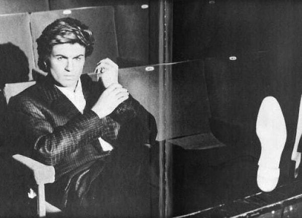 16. George Michael, 1984'te efsane şarkısı "Careless Whisper" için fotoğraf çekimi yaparken: