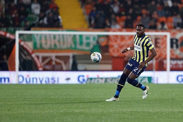Süper Lig'de üç maçlık galibiyet serisi yakalayan Fenerbahçe, milli arada evinde Zenit ile karşı karşıya gelecek.