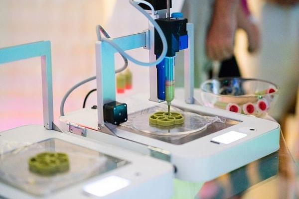 Araştırmacılar Columbia Engineering'in New York laboratuvarında 3D baskılı bir tatlı oluşturmak ve pişirmek için gereken makinelerin zaten var olduğunu söylüyor. Ancak teknolojinin nasıl uygulanabileceğini anlatan yemek kitabı henüz yok.