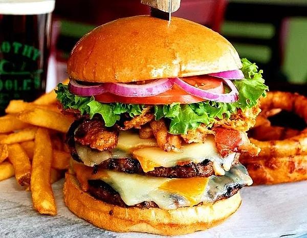 8. İki tane hamburger yemek, hamburgerin yanındaki patates kızartması yemekten daha sağlıklı olabilir.