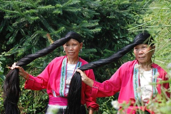 Çin yakınlarında yaşayan Yao kabilesi yaklaşık 3 milyon nüfusa sahip. Güney Çin dağlarındaki diğer etnik gruplar ile birlikte yaşıyorlar.