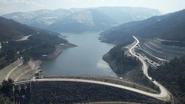 Canbolat, aşırı yağış ve şiddetli rüzgarların meydana getirdiği felaketlere dikkat çekerek, Türkiye'de depremler başta olmak üzere heyelan, su baskını, erozyon, kaya ve çığ düşmesi, kuraklık gibi olayların yaşandığını belirtti.