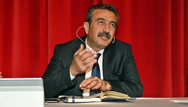2010 yılında 33.Olağan Kurultayı'ında CHP Meclis Üyeliğine seçildi. 2014 yılında yapılan yerel seçimlerde ise Çukurova Belediye Başkanı oldu.