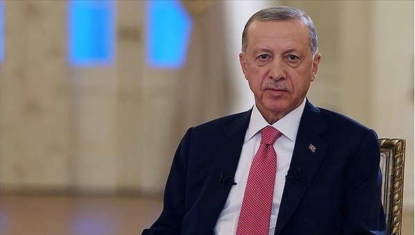 Cumhurbaşkanı Erdoğan o programda, deprem soruşturmaları, deprem sonrası yeniden inşa süreci, İstanbul'un depreme ne kadar hazır olduğu, üniversitelerde yüz yüze eğitim, 14 Mayıs Cumhurbaşkanlığı seçimi, bakanların milletvekili adayı olacağı konusu gibi birçok konu hakkında açıklamalarda bulundu.