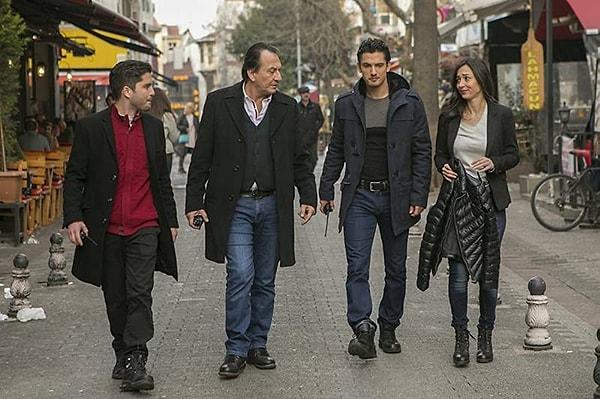 Birsen Altuntaş'ın haberine göre Kanal D İç Yapımlar efsane dizi Arka Sokaklar'ın yayın haklarını satın almak için Erler Film'le görüşmelere başladı.