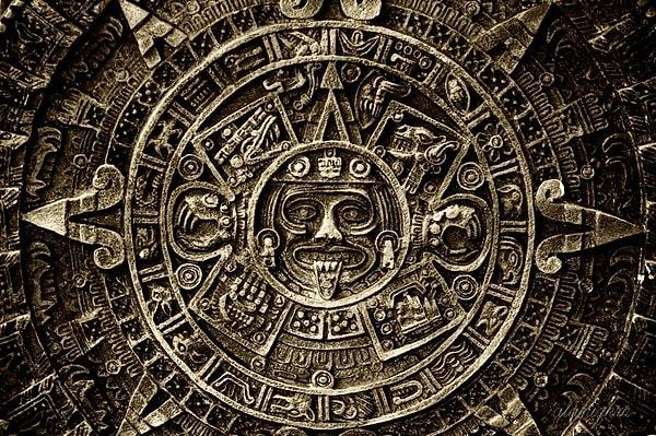 Mayalar gezegenlerin 45 yıllık (819 günlük 20 periyot) diziliminin izini sürmüş ve bunu bir takvime dönüştürmüşler.