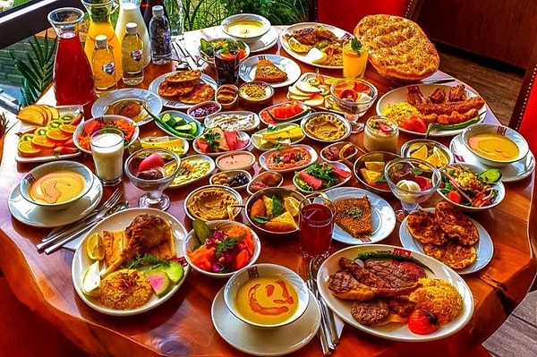 Sevgili Kova burçları, iftar yemeği, paskalya ve davetlerinin içerisinde bulunabilirsiniz.