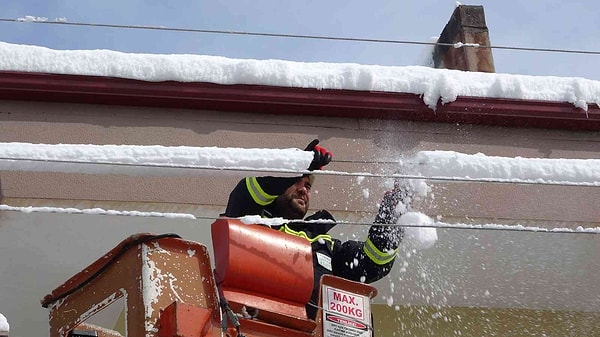 Elektrik dağıtım şirketi ise konuyu yargıya taşıyarak tazminat talep eden Süleyman Kırkıcı’ya dava açtı ve 50 TL'lik tazminata itiraz etti.