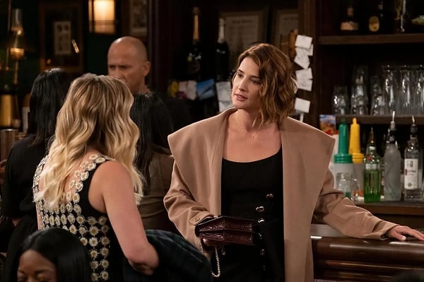 К сериалу с Хилари Дафф в главной роли в качестве гостя присоединился Коби Смолдерс, сыгравшая Робин Щербатски, одного из главных персонажей ситкома.