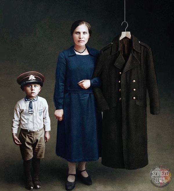15. I. Dünya Savaşı'nın ardından çekilen aile fotoğrafının renklendirilmiş hali👇