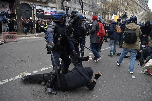 Fransa İçişleri Bakanı Gerald Darmanin, yerel basına yaptığı açıklamada, gösterilerde en az 172 kişinin gözaltına alındığını, 149 polis ve jandarmanın yaralandığını belirtti.