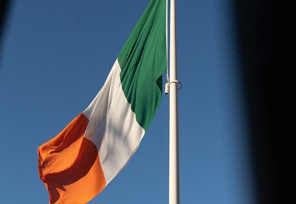 1 Nisan'da klasik bir İrlanda geleneği, masum bir kurbana 'çok önemli' bir mektup vermektir.