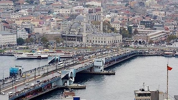 What to do on Galata Bridge?