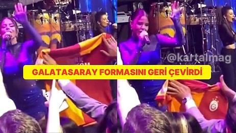 Aşkın Olayım ile Gündemden Düşmeyen Simge Sağın Galatasaray Formasını 'Kartal Pençesi' Yaparak Reddetti
