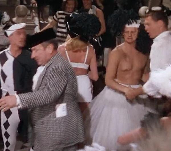 13. An American In Paris (1951) filminde eş cinsel bir çift var. O zamanın şartlarına göre cesur bir ayrıntı!