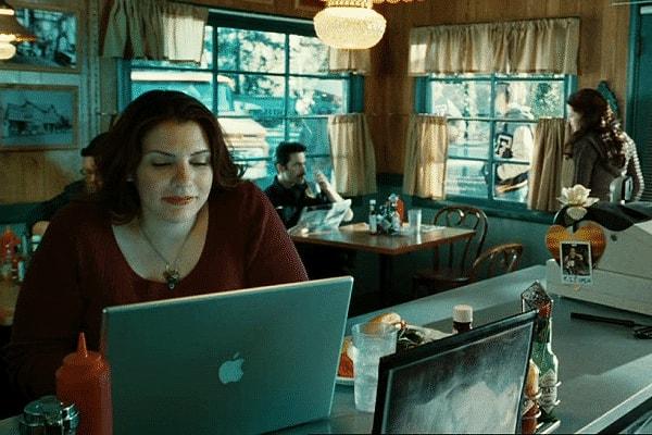 3. Alacakaranlık (2008) filminde serinin yazarı Stephenie Meyer bulunuyor!