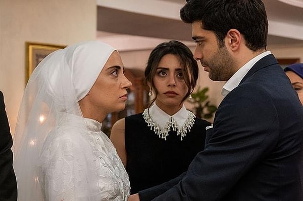 Başka birine aşık olan Nursema'nın babasının arkadaşının oğlu ile zorla nikah masasına oturtulması izleyenlerde şok etkisi yaratmıştı.