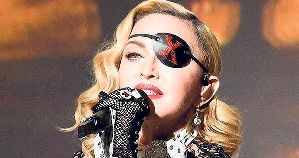 7 Grammy Ödülü olan Madonna'nın şarkıları ve şovları kadar kariyerinde yaptığı skandallar da çok konuşuluyor.