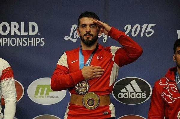 Eski Milli güreşçi ve dünya şampiyonu Selçuk Çebi AK Parti Trabzon milletvekili aday adayı oldu.