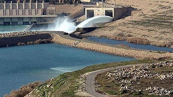 Eğer baraj yıkılırsa, suyun başkent Bağdat ve havaalanı dahil olmak üzere birçok bölgeyi etkileyebileceği söyleniyor.