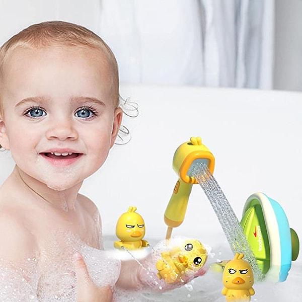 12. Çocuklara banyoyu sevdirecek süper bir oyuncak ile devam edelim.